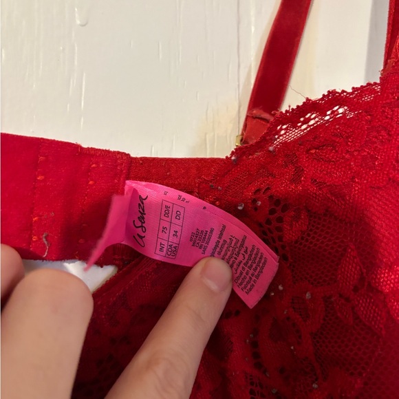 Bra 34DD - Picture 2 of 2